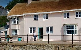 Benwick Cottage - Beachfront Thatched Cottage Set On The Marine Parade With Absolutely Spectacular Sea Views! Sleeps 4
